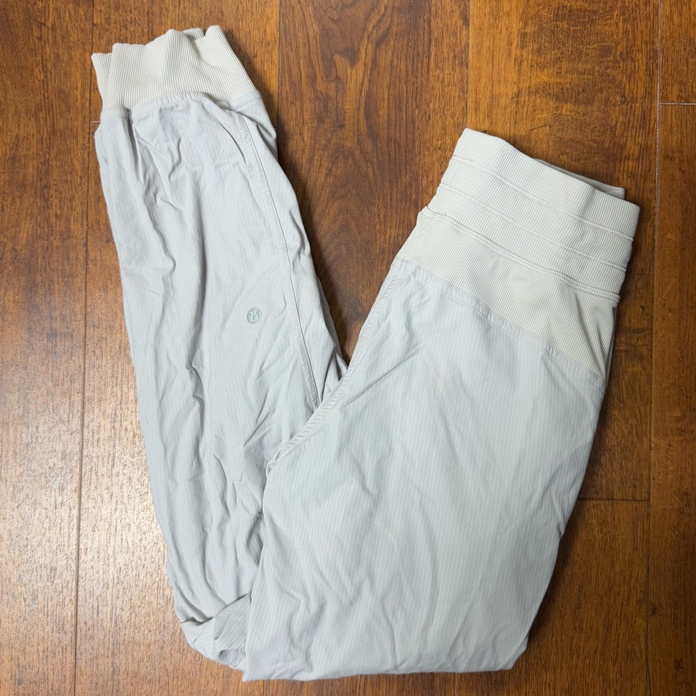 Lululemon dance studio mid rise joggers in chrome size 4
